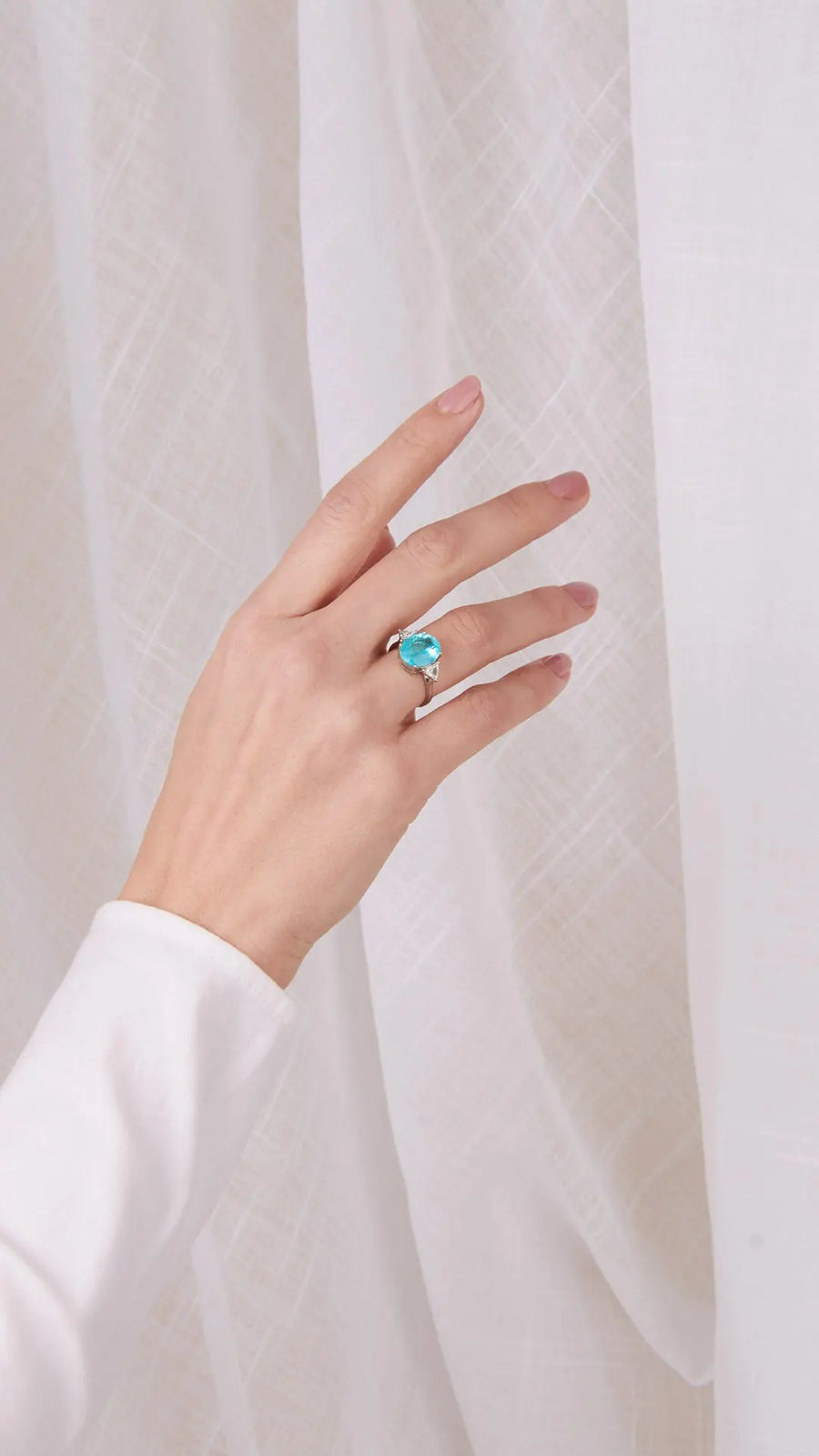 Anel A Million Reasons Trilogy com Turmalina Paraíba Oval com 4,00 ct e Diamantes Trillions gabriela susanna